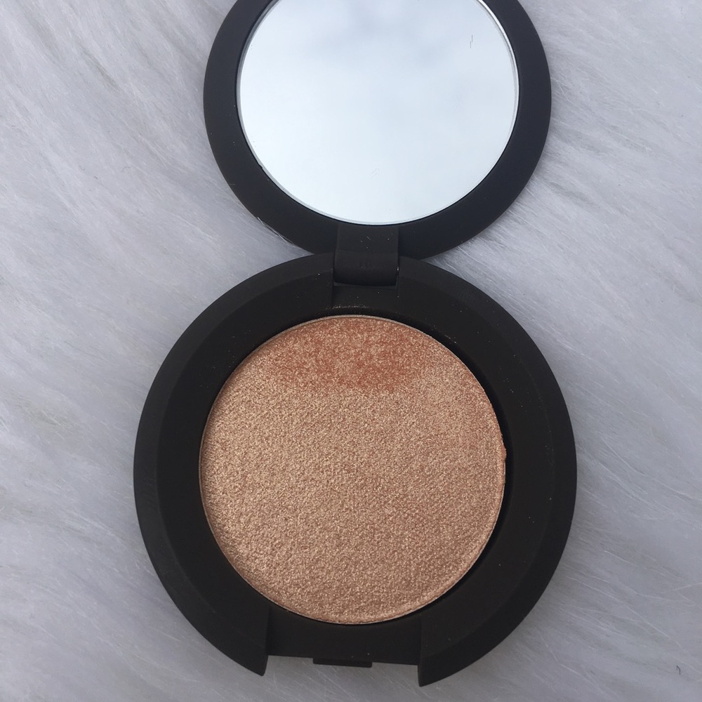 Champagne Pop Highlighter✨